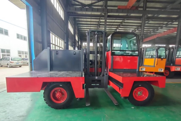 رافعة شوكية جانبية ديزل SOCMA HNS100 للتعامل مع الأجسام الطويلة