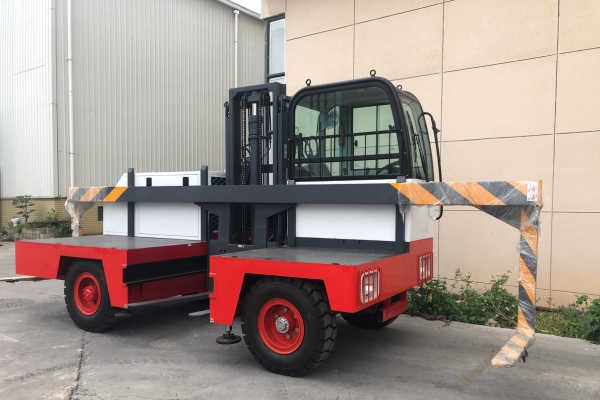 رافعة شوكية جانبية كهربائية SOCMA HNS30EL للتعامل مع الأجسام الطويلة